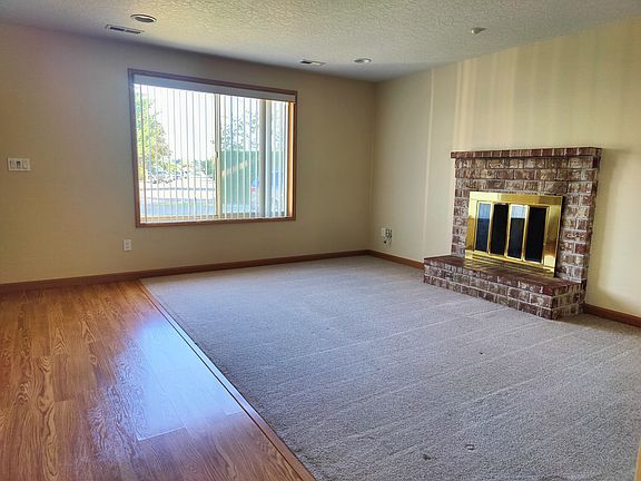 3rd image of 15704 NE 76th Way