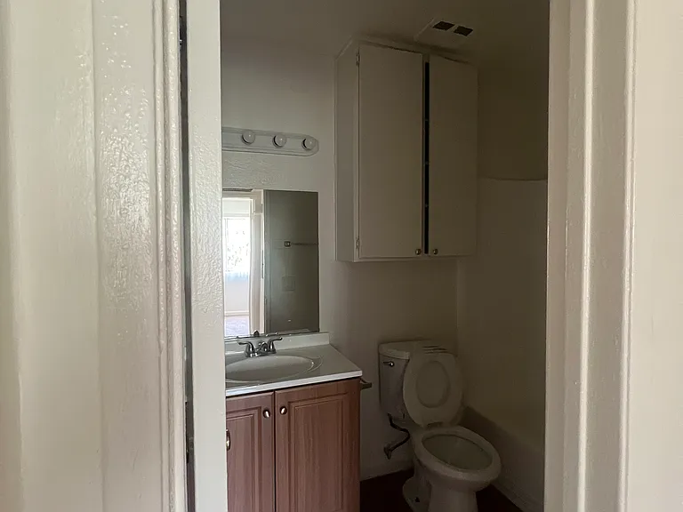 Lennox Lanai Apartments — Photo 20