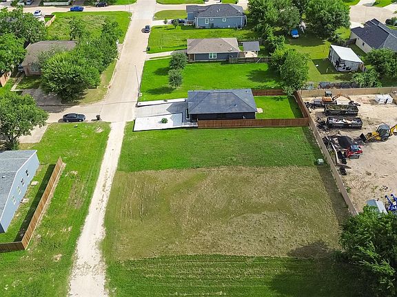 4th image of 44 Heritage Dr