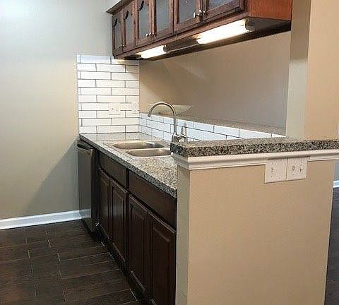 4th image of 15714 Riverdale Ave E