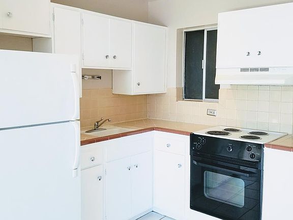3rd image of 120 Portola Dr APT 1