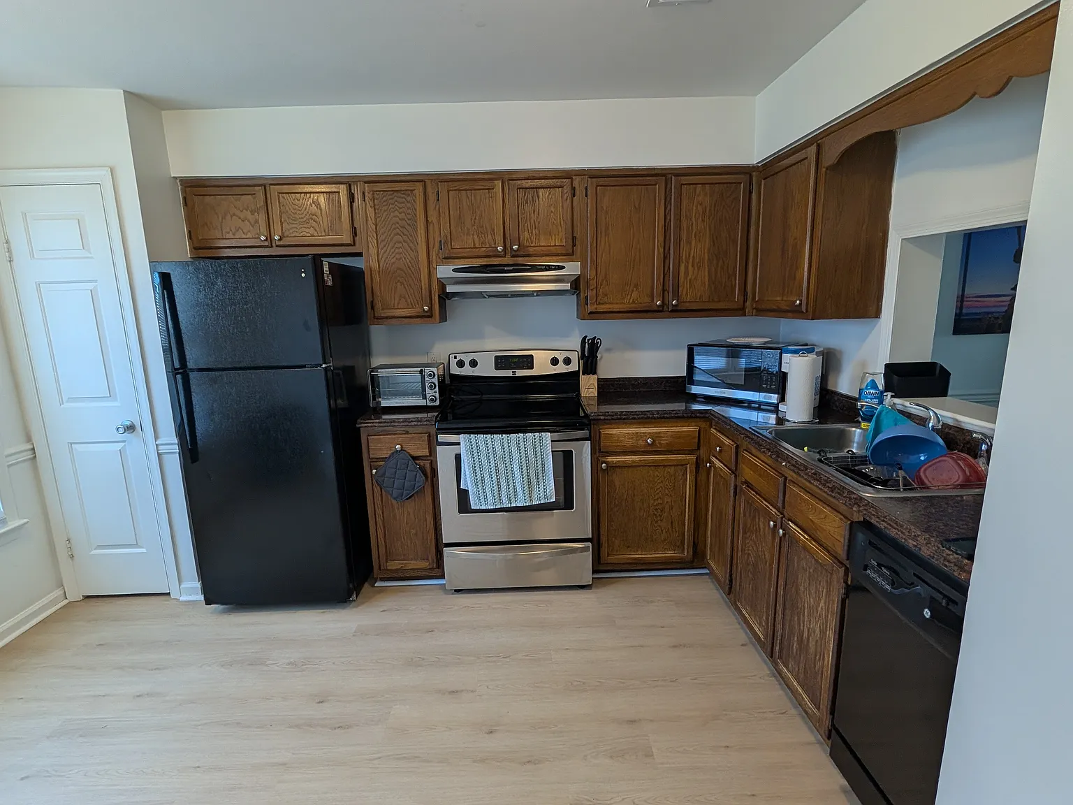 3 bed, 2.5 bath, 1384 sqft, $2,800 — Photo 3