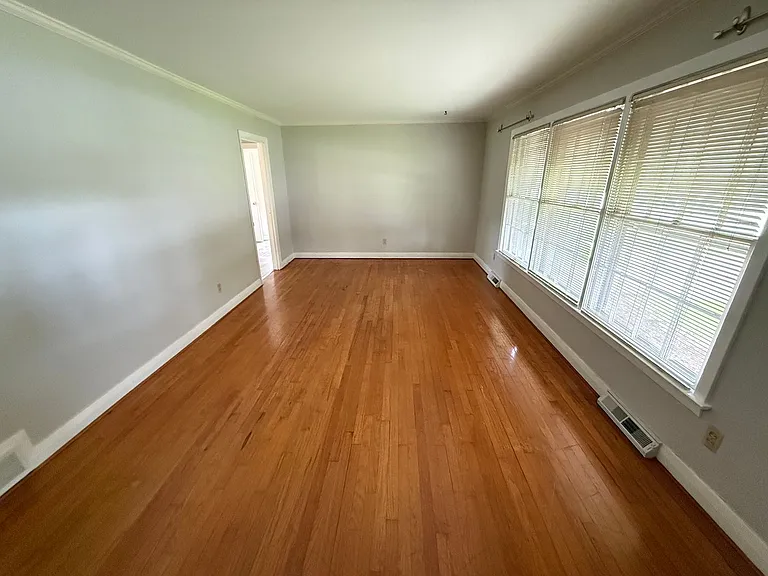 2703 Lakeridge Cir NW — Photo 3