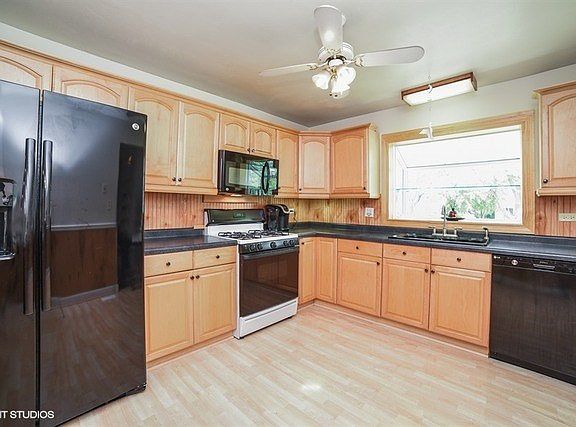 5th image of 300 Rosecrans Ct