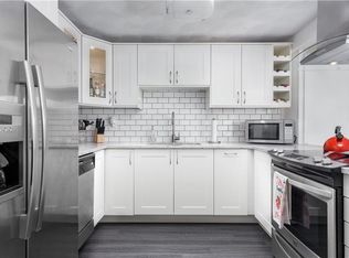 100 Keeley Ave, Warwick, RI 02886