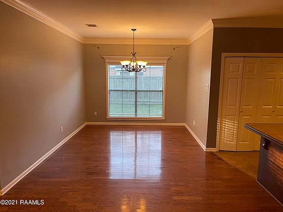 5th image of 310 Quiet Meadows Dr