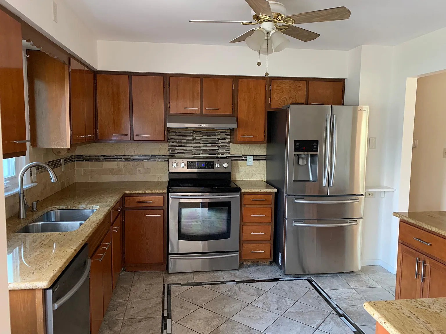 3 bed, 1586 sqft, $2,600 — Photo 4