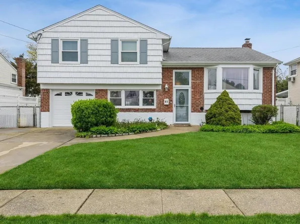 41 Alexander Avenue, Hicksville, NY 11801