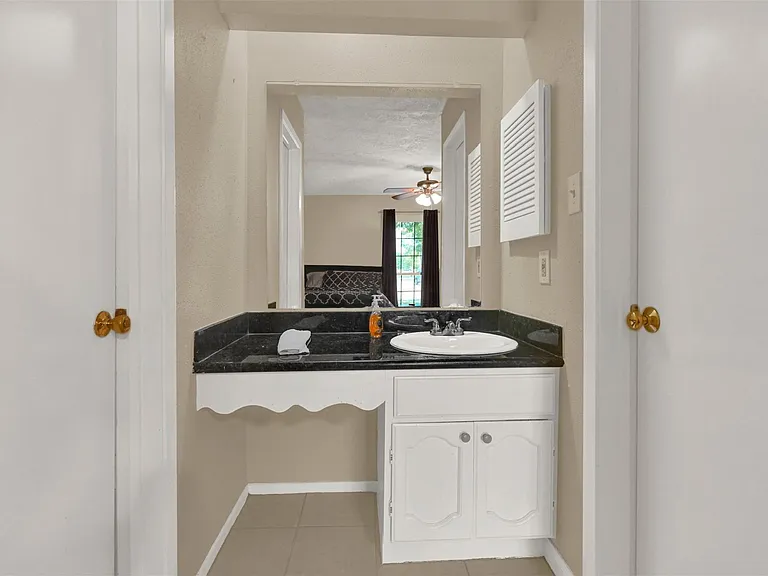 14102 Sylvia Dr — Photo 17
