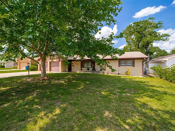 3rd image of 607 Lampton Ln