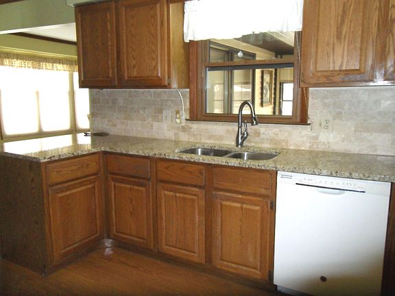 3rd image of 1310 Oakwood Dr SW
