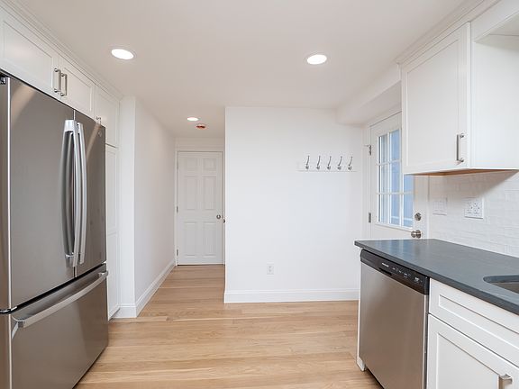 5th image of 81 Crystal Cove Ave #1