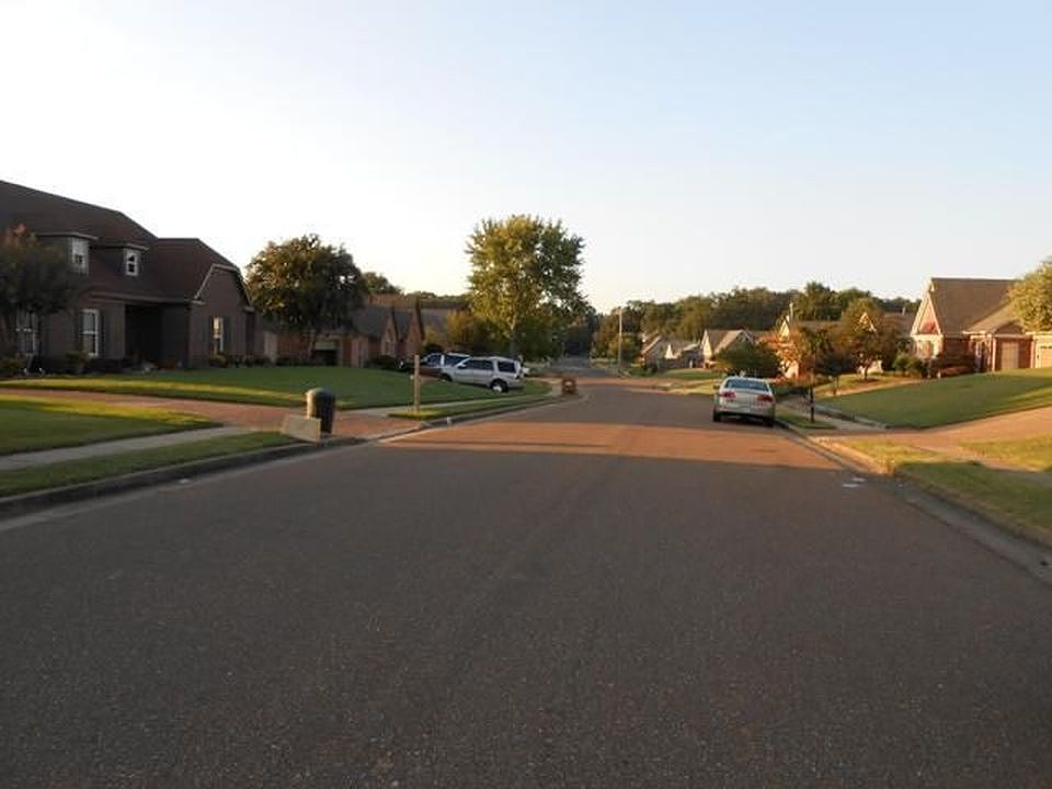 2nd image of 334 Shelley Renee Ln