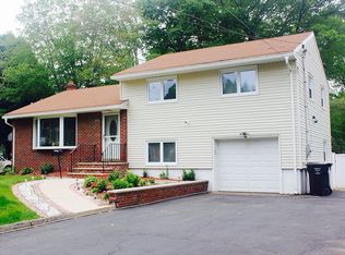 693 Pascack Rd, Paramus, NJ 07652