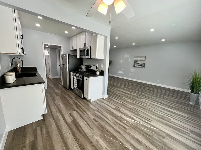 Welcome to Pacific View Apartments — Photo 19