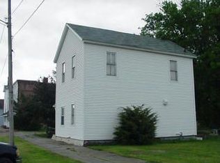 110 N Broadway St, Stronghurst, IL 61480