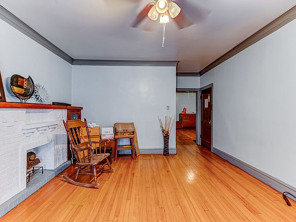 3rd image of 6154 S Maplewood Ave