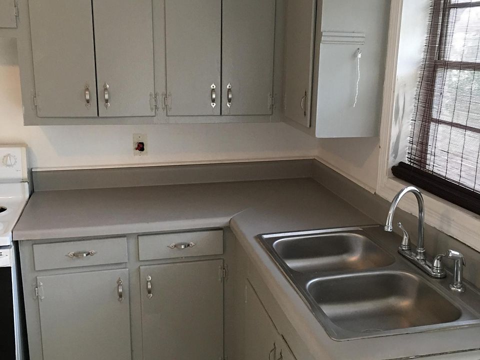 1st image of 4558 Oakwood Ave #B