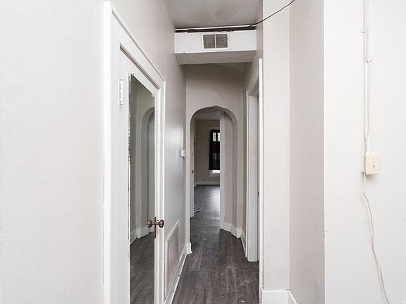 3rd image of 2022 College St