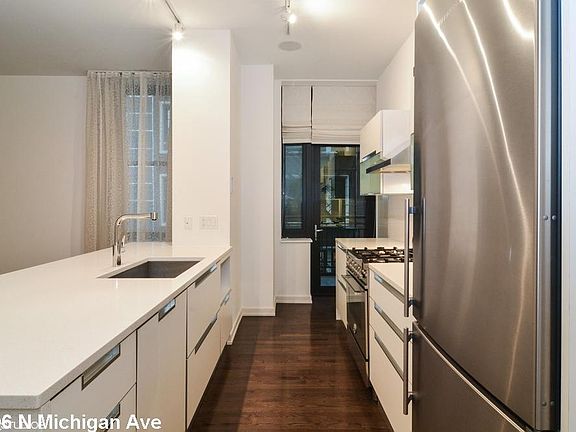 5th image of 6 N Michigan Ave Unit 1110