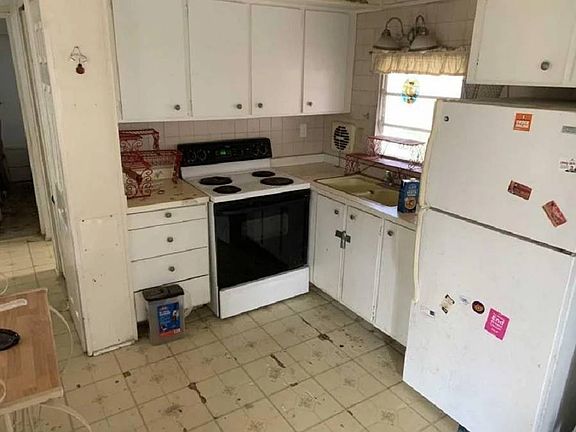 4th image of 14300-14300 66th St N #218