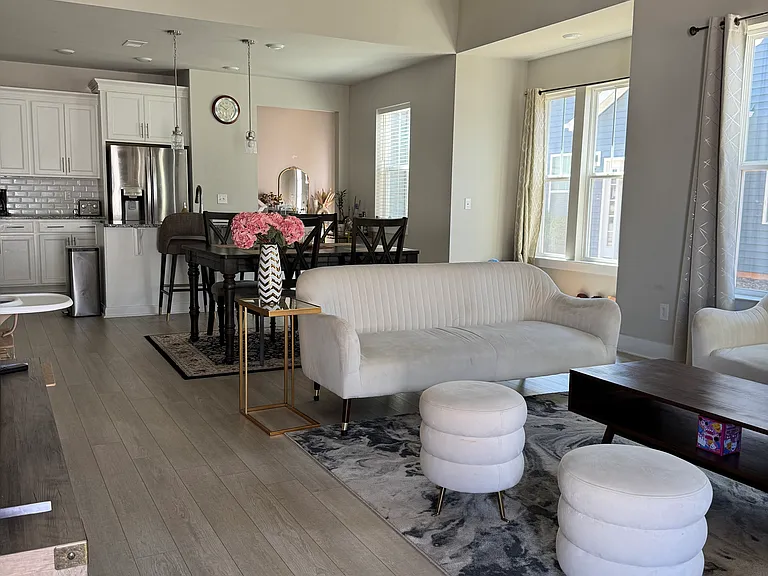 104 Greensdale Ln — Photo 3