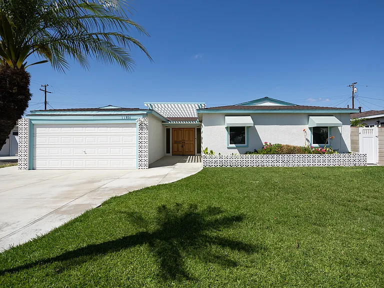 11801 Rexford Rd — Photo 31