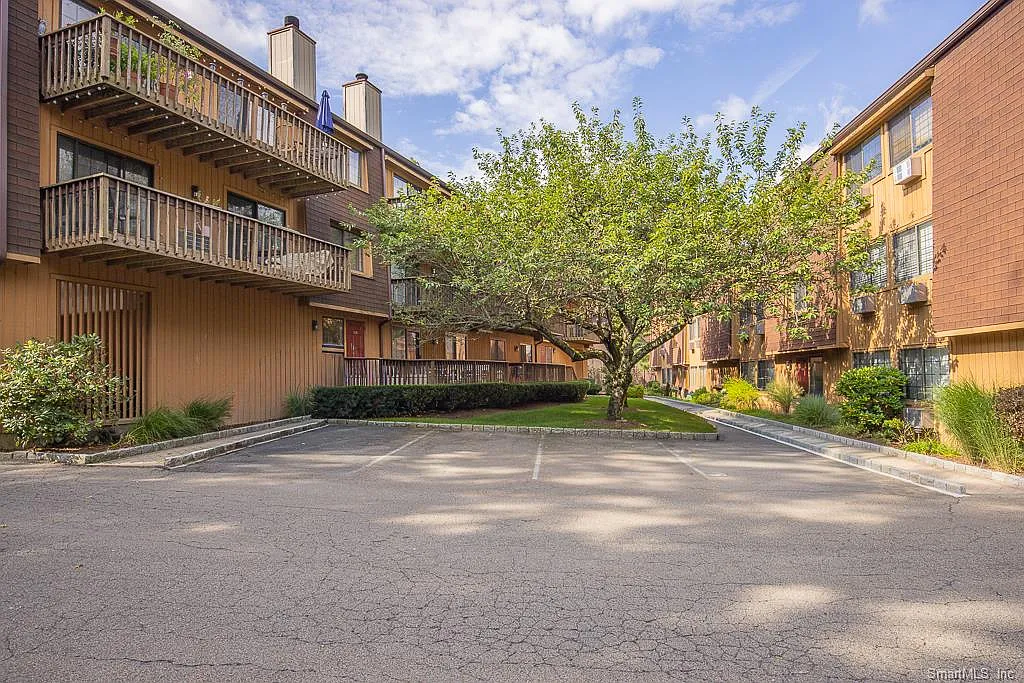 2 bed, 1325 sqft, $3,350 — Photo 3