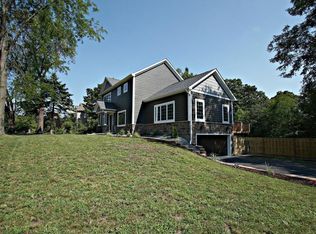 12117 Brenlyn Ln, Minnetonka, MN 55343