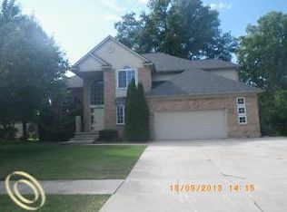 28645 Castlegate Dr, Southfield, MI