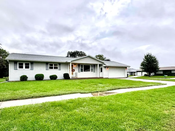 121 Palmer Dr, La Porte City, IA 50651
