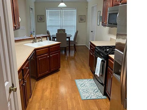 5th image of 1331 Hallwood Ln