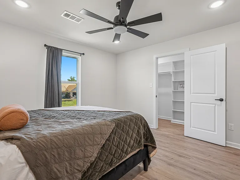 1020 Hunter Dr — Photo 16