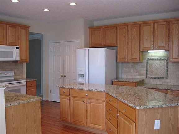 3rd image of 6172 Old Stone Ct