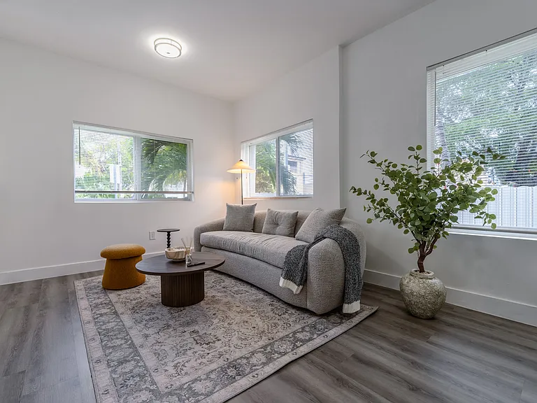 44 NW 10th Ave #2 — Photo 4