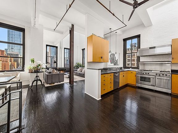 3rd image of 448 W 37th St