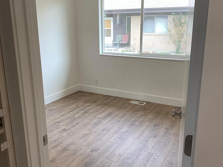 1415 E Murphys Ln #B — Photo 5