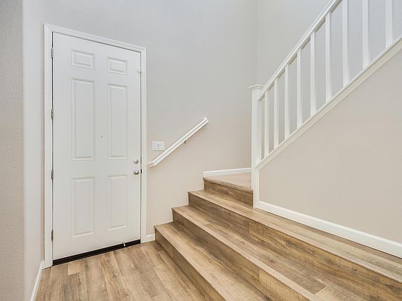 4th image of 1054 Bridlewood Dr