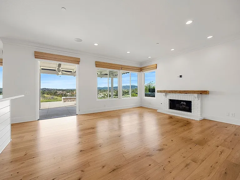 2309 Skyline Dr — Photo 9