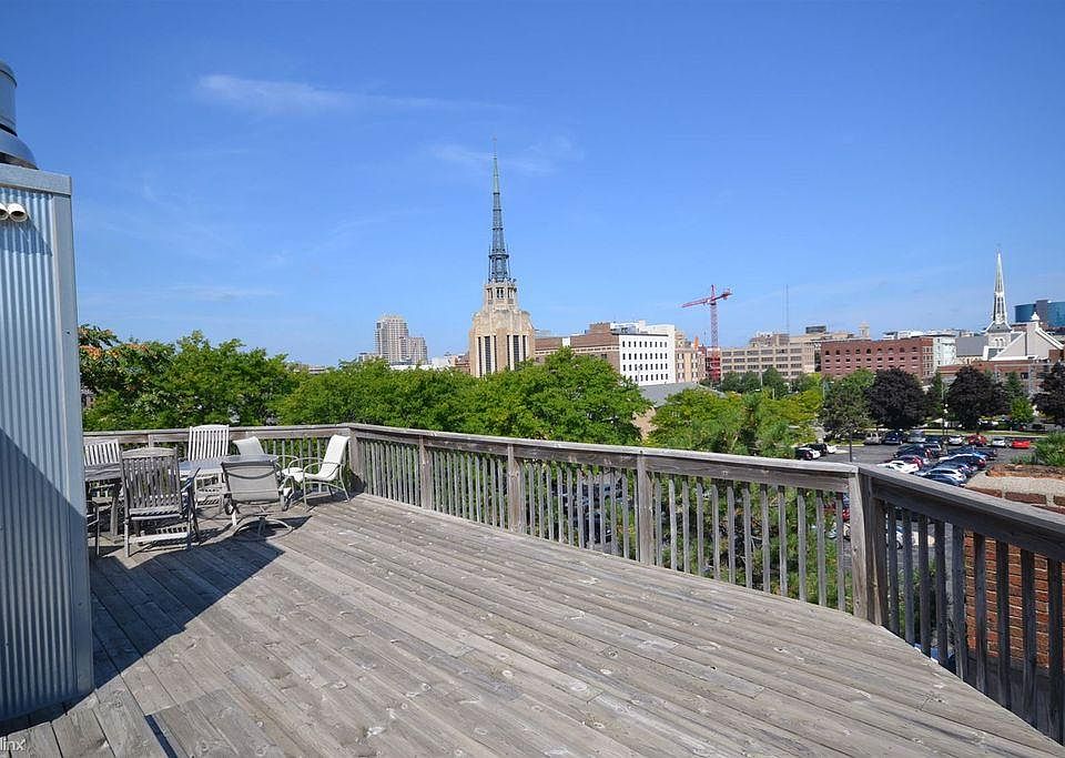 Rooftop deck view to the north west