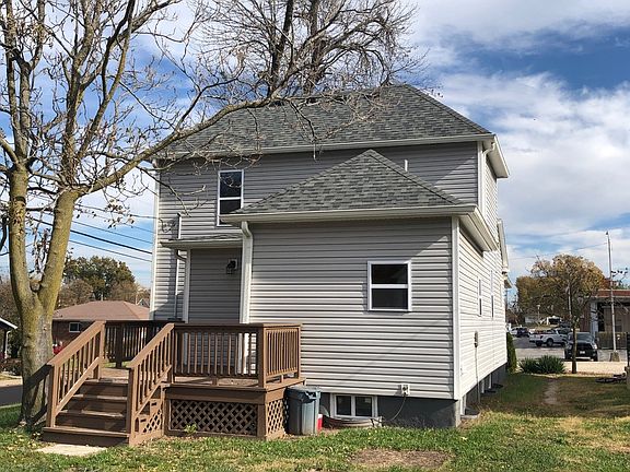 3rd image of 928 Cherry St