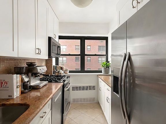 4th image of 181 E 73rd St APT 6D