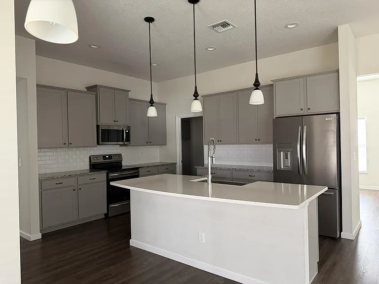4634 SW Athena Dr — Photo 10