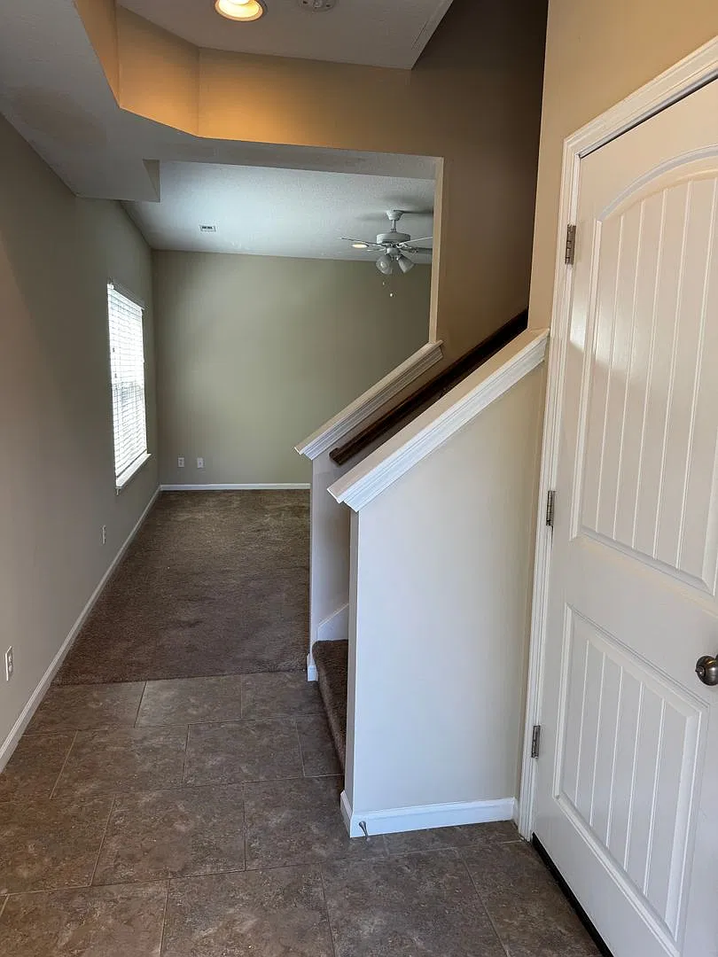 327/329 Chris Drive — Photo 2