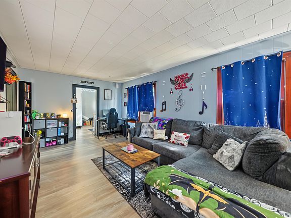 5th image of 614 Charles St
