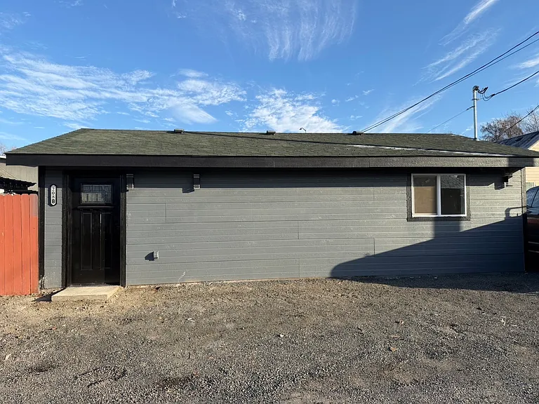 208 E Naches Ave #B — Photo 8