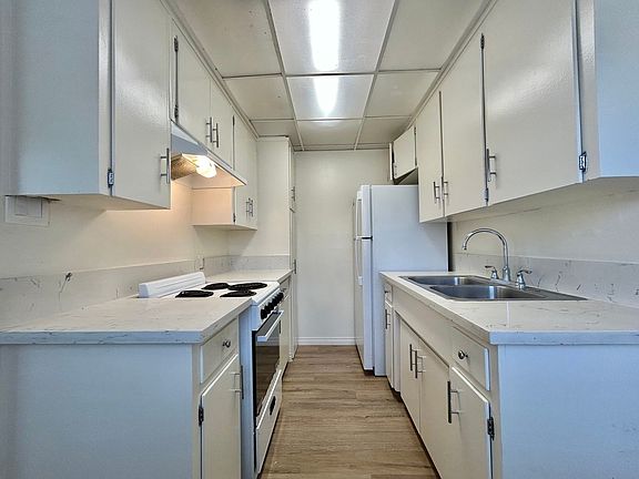 3rd image of 136-142 S East St #136-7