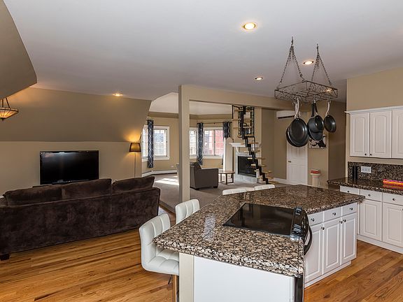 3rd image of 1165 N Pennsylvania St #3C