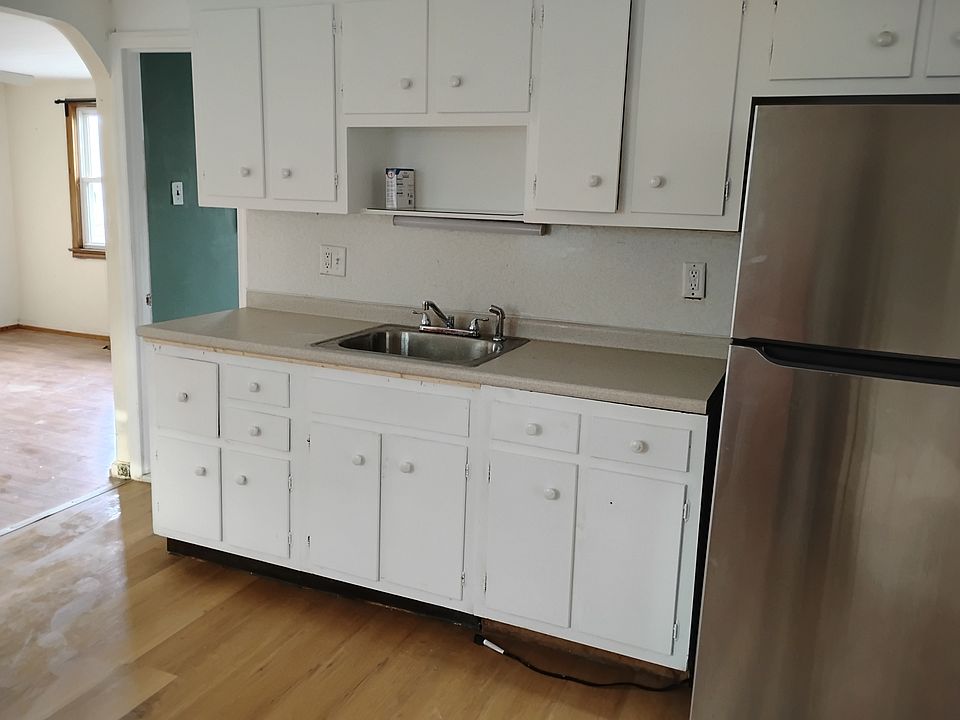 1st image of 142 W 31st St #3