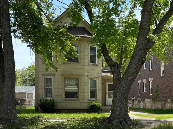 512 N Hickory St, Joliet, IL 60435